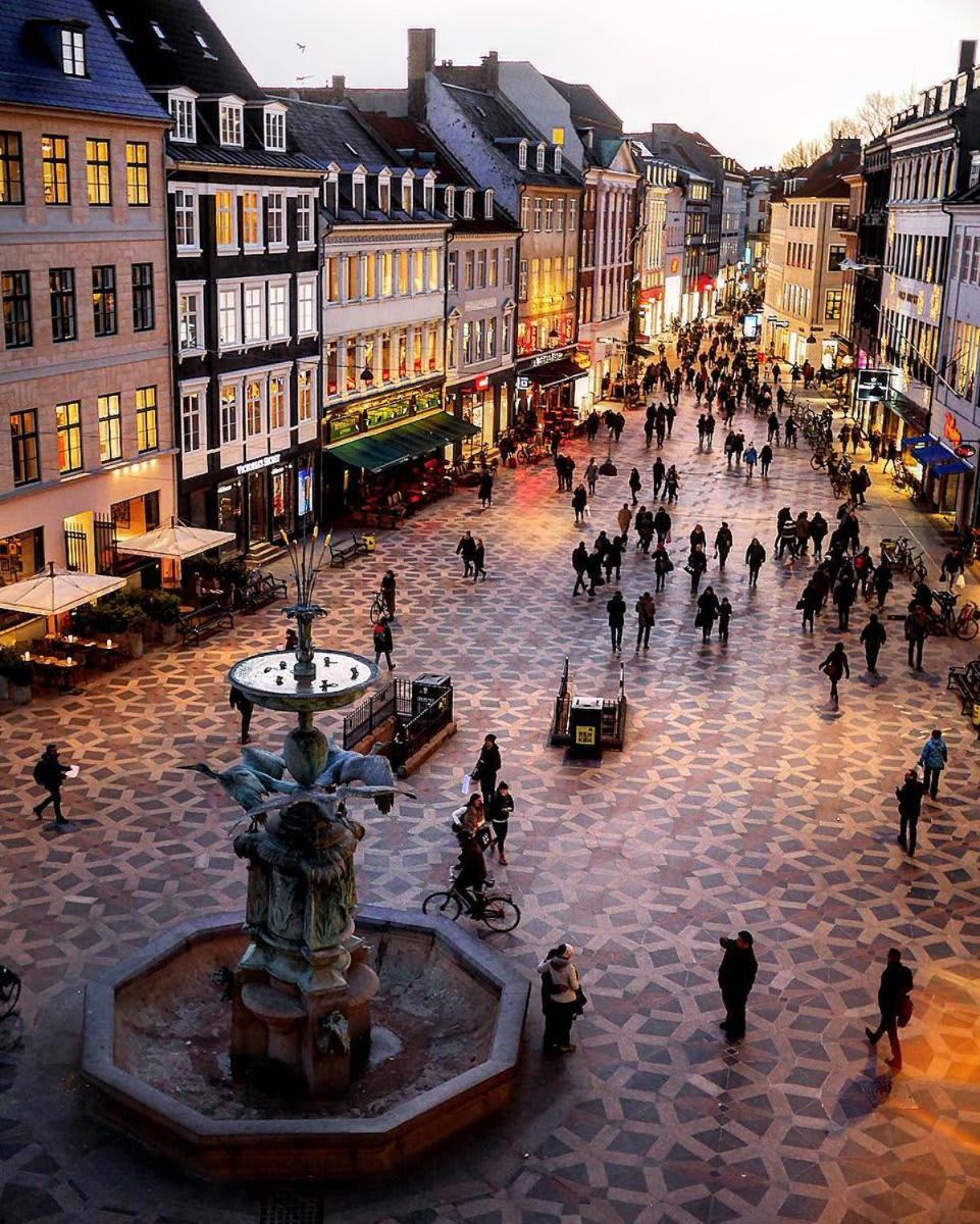 Large Apartment With 4 Bedrooms In Copenhaga Exterior foto